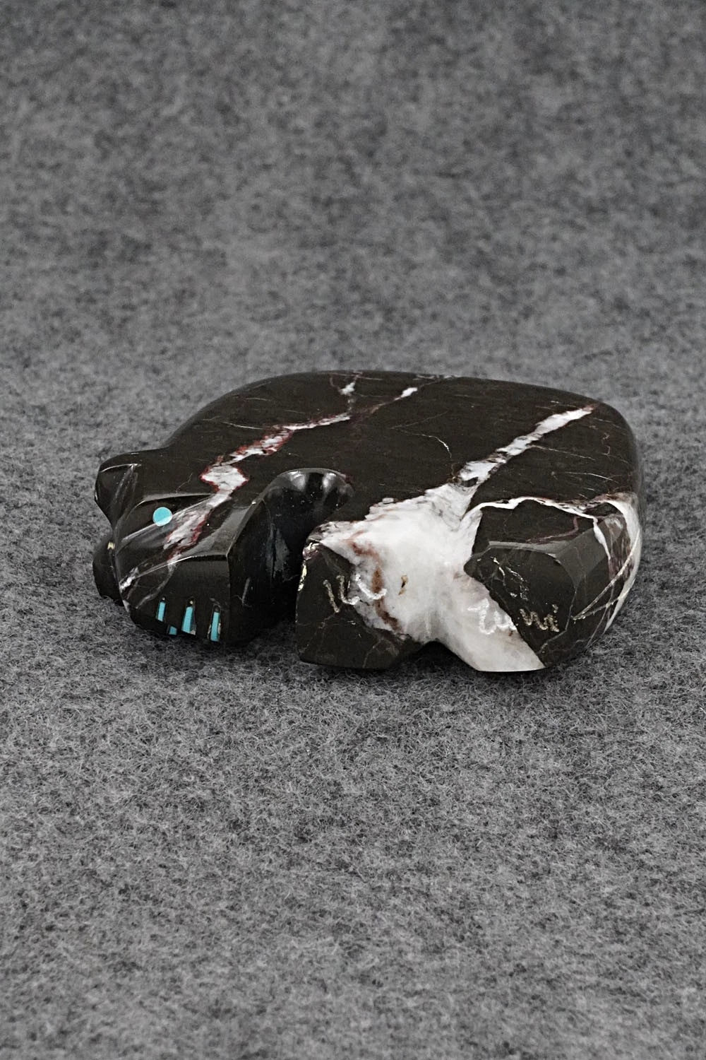 Bear Zuni Fetish Carving - Kenric Laiwakete