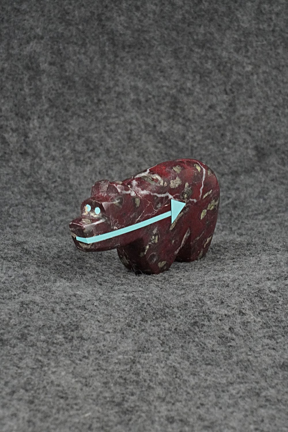 Bear Zuni Fetish Carving - Bernard Laiwakete