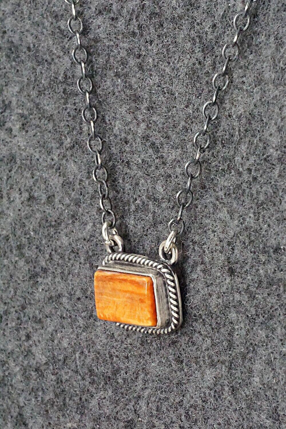 Spiny Oyster & Sterling Silver Necklace - Navajo