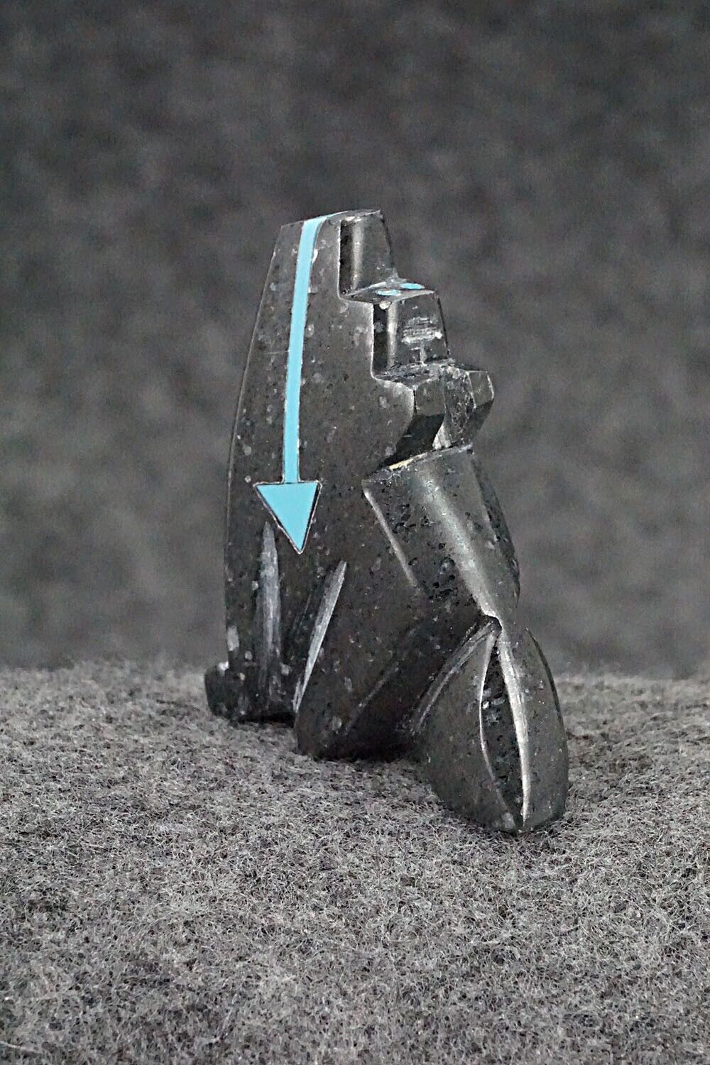 Wolf Zuni Fetish Carving - Bernard Laiwakete