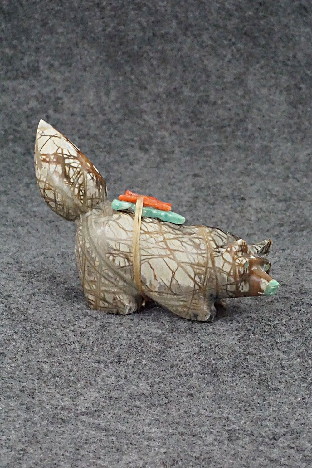 Wolf Zuni Fetish Carving - Enrike Leekya