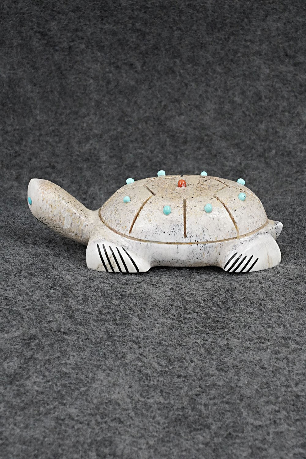 Turtle Zuni Fetish Carving - Claudia Peina