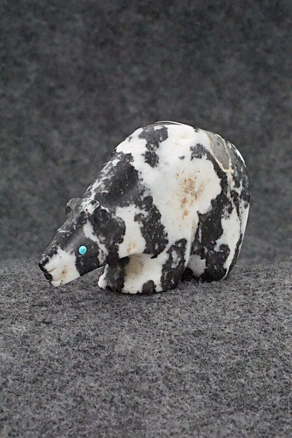 Bear Zuni Fetish Carving - Ronnie Lunasee