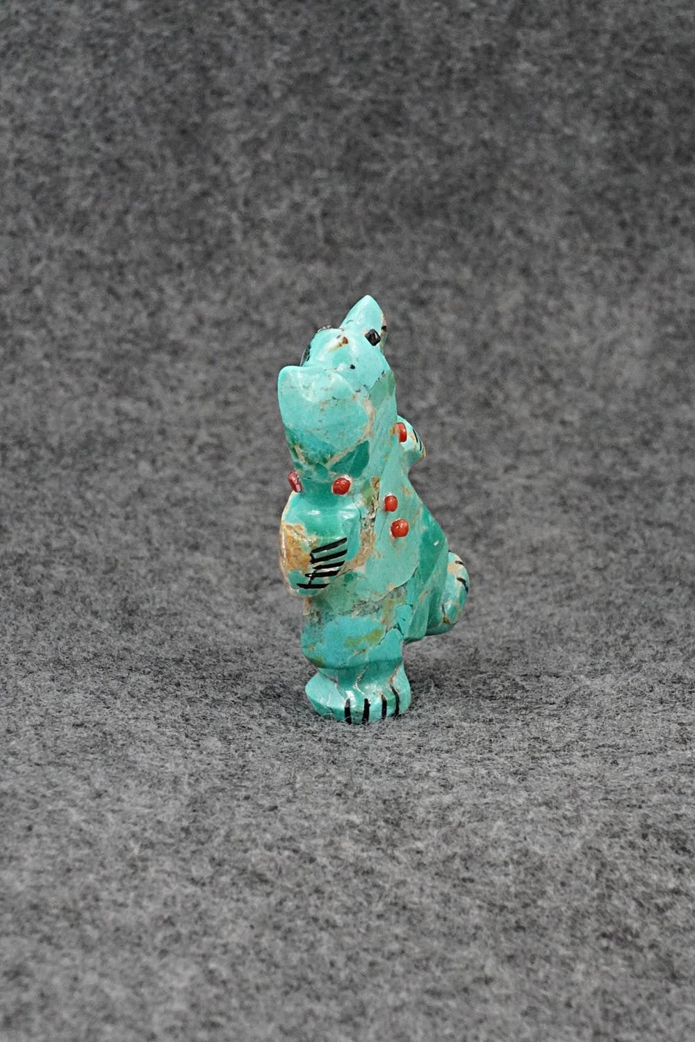 Bear Zuni Fetish Carving - Claudia Peina