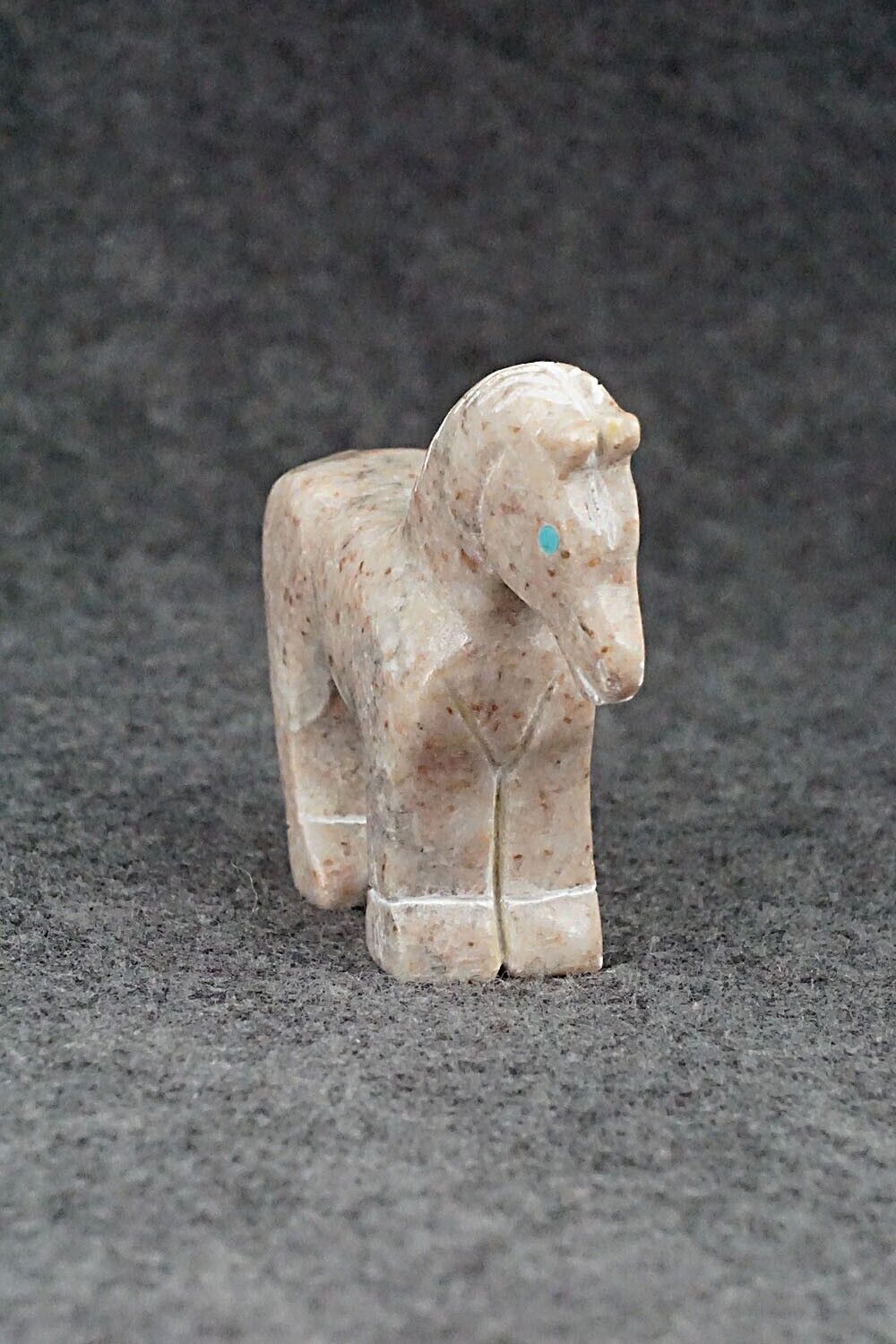 Horse Zuni Fetish Carving - Andres Lementino