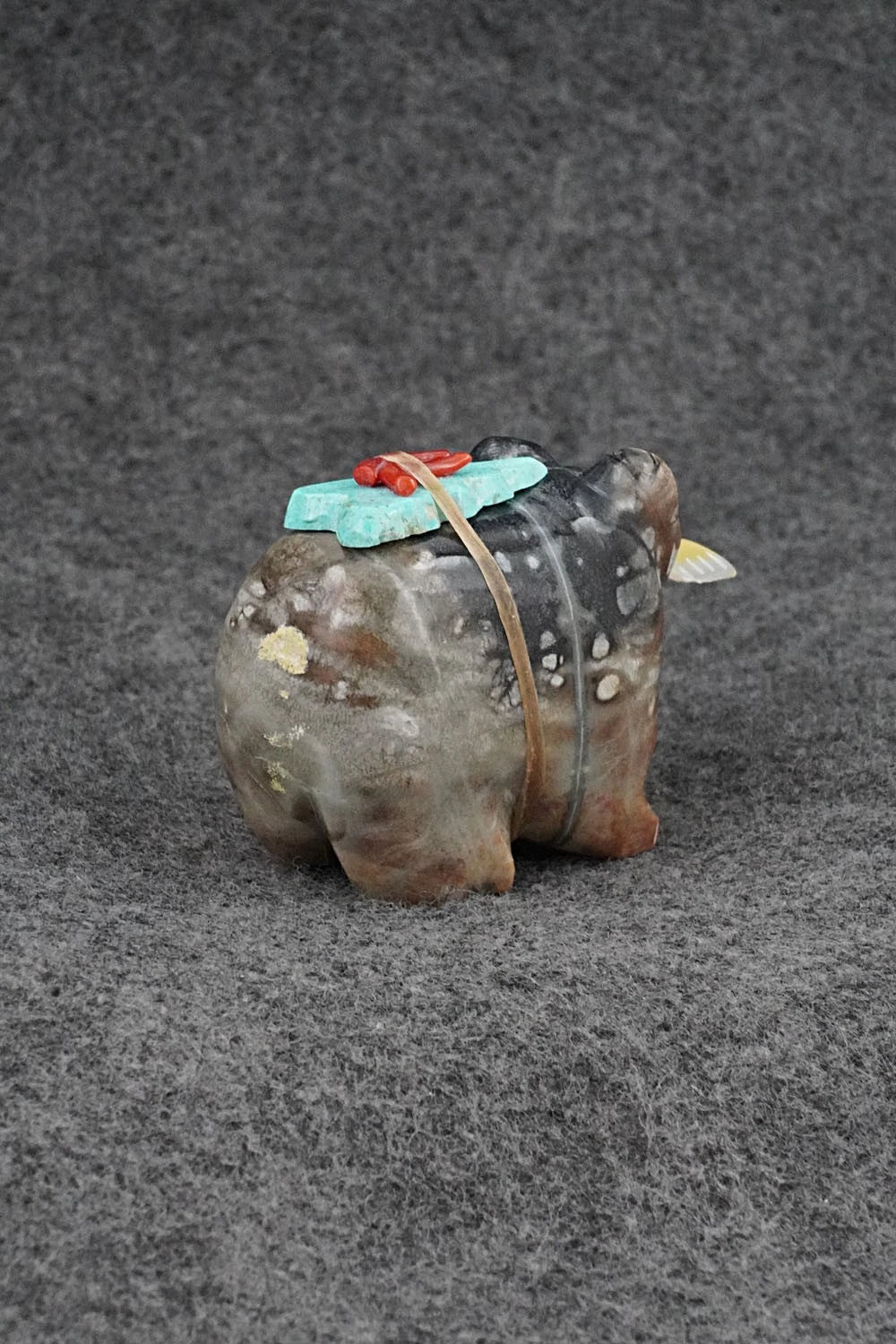 Bear Zuni Fetish Carving - Enrike Leekya