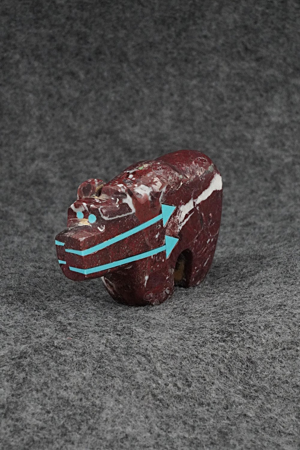 Bear Zuni Fetish Carving - Bernard Laiwakete