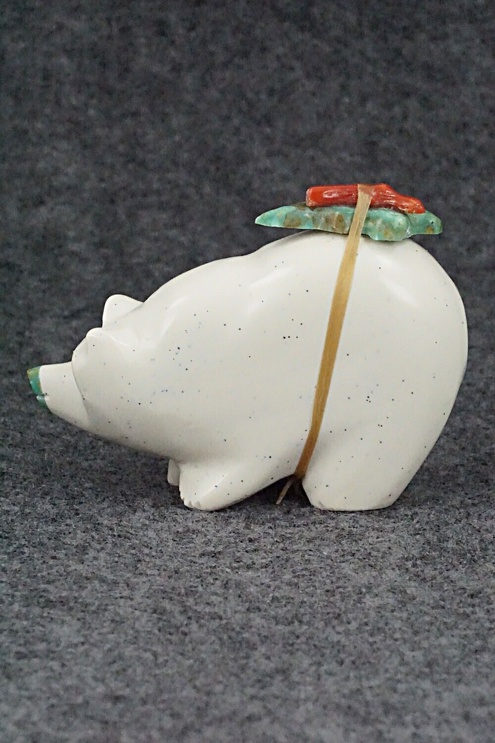 Bear Zuni Fetish Carving - Enrike Leekya