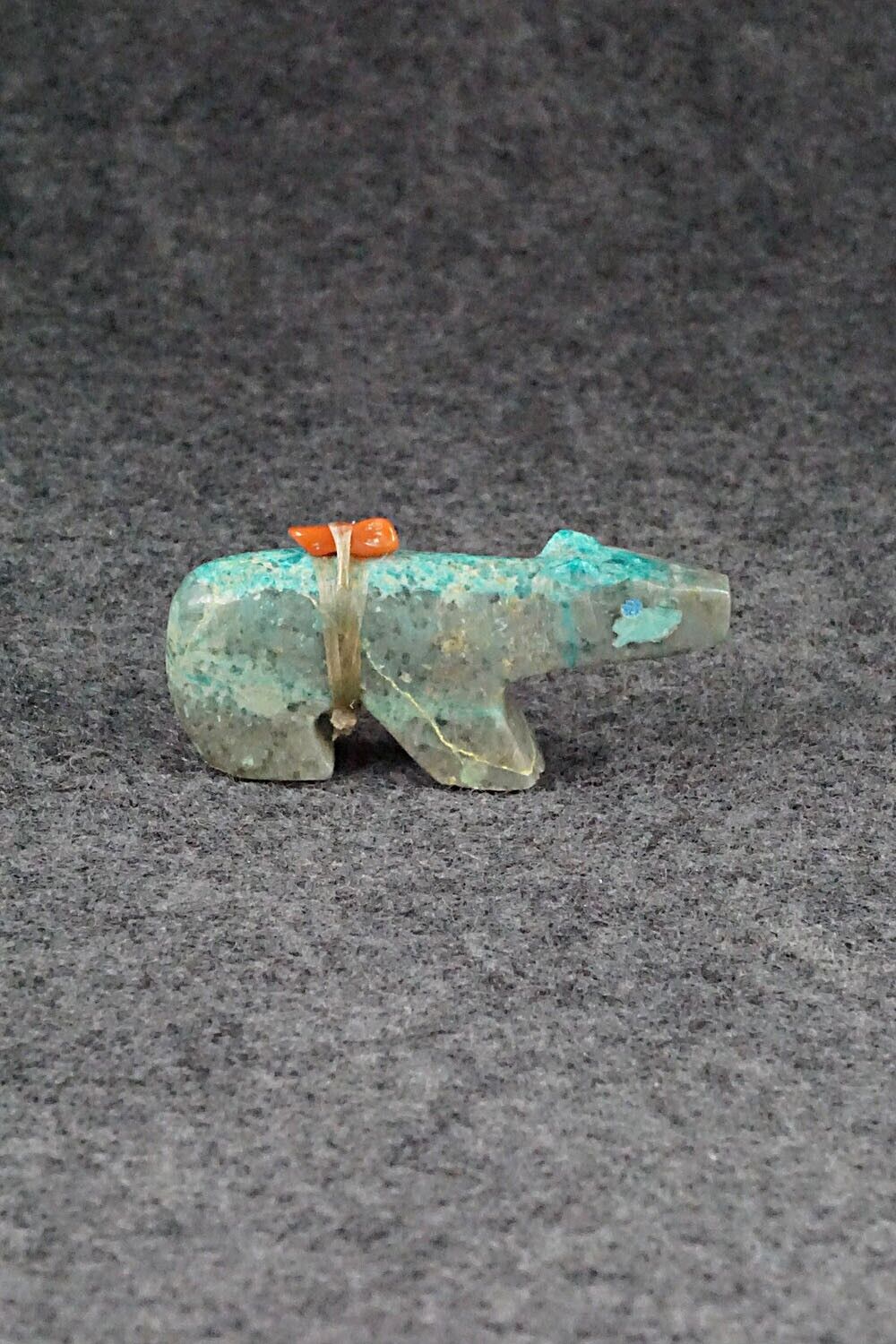 Bear Zuni Fetish Carving - Fernando Laiwakete