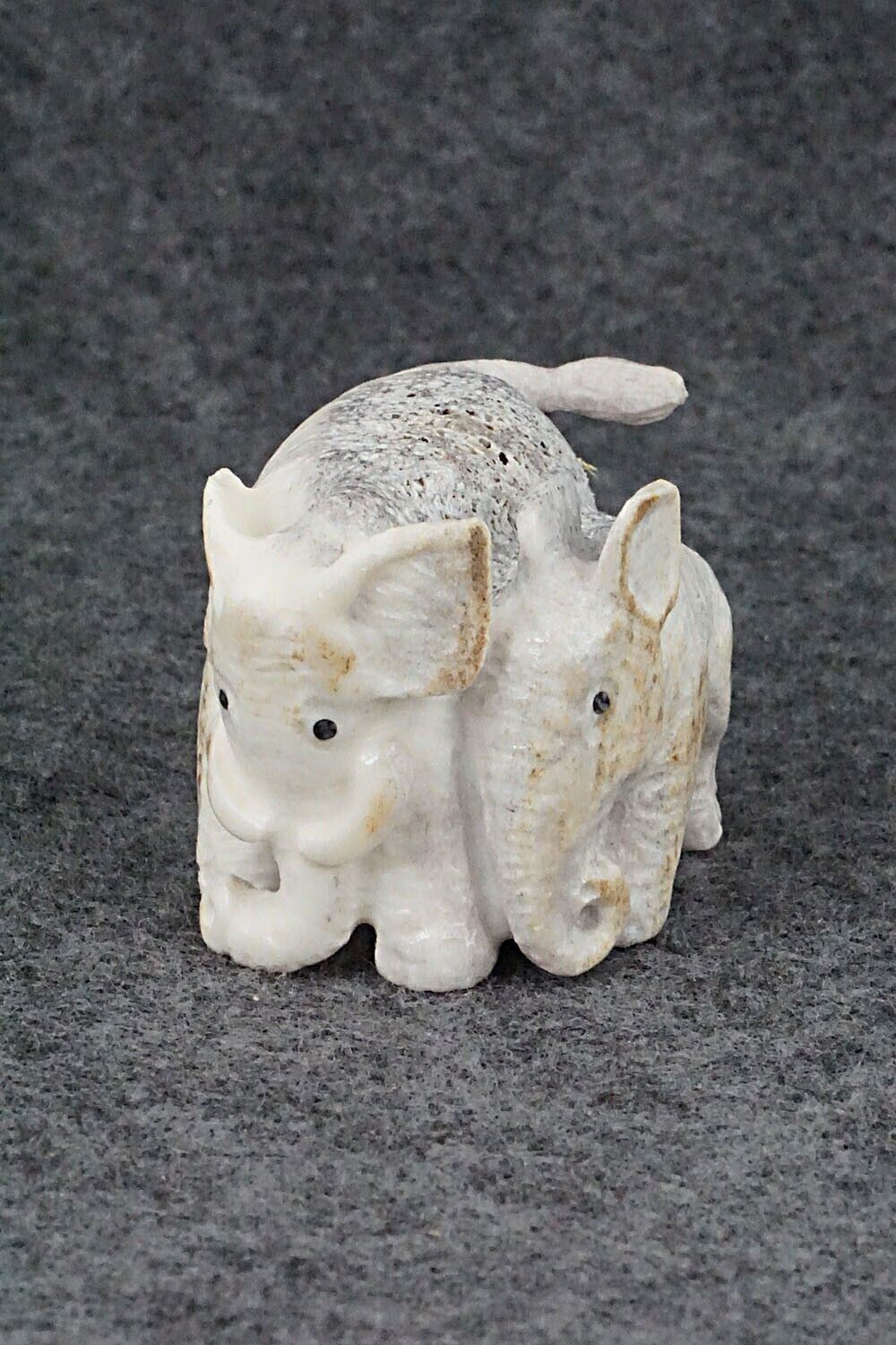 Elephants Zuni Fetish Carving - Maxx Laate