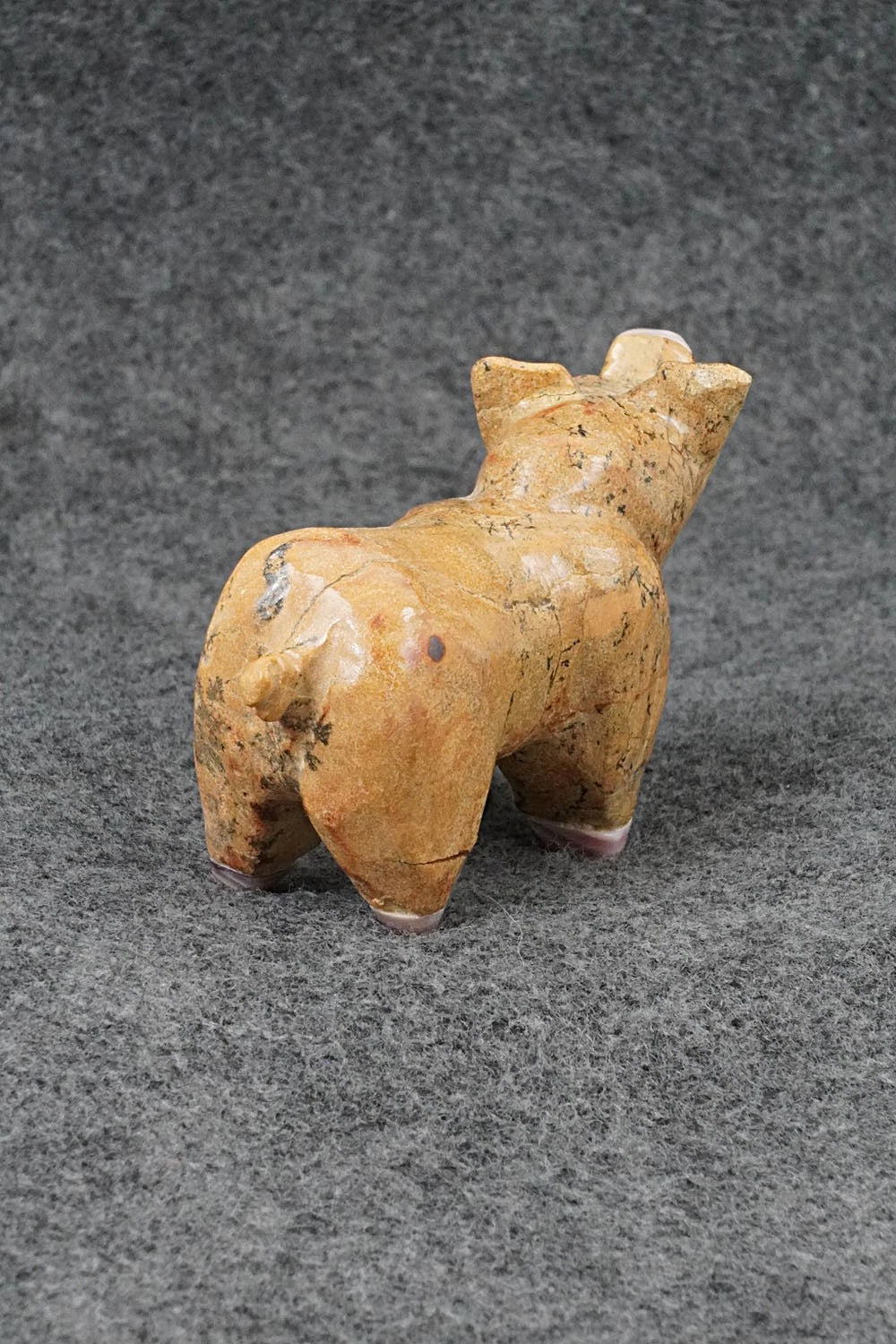 Pig Zuni Fetish Carving - Freddie Leekya