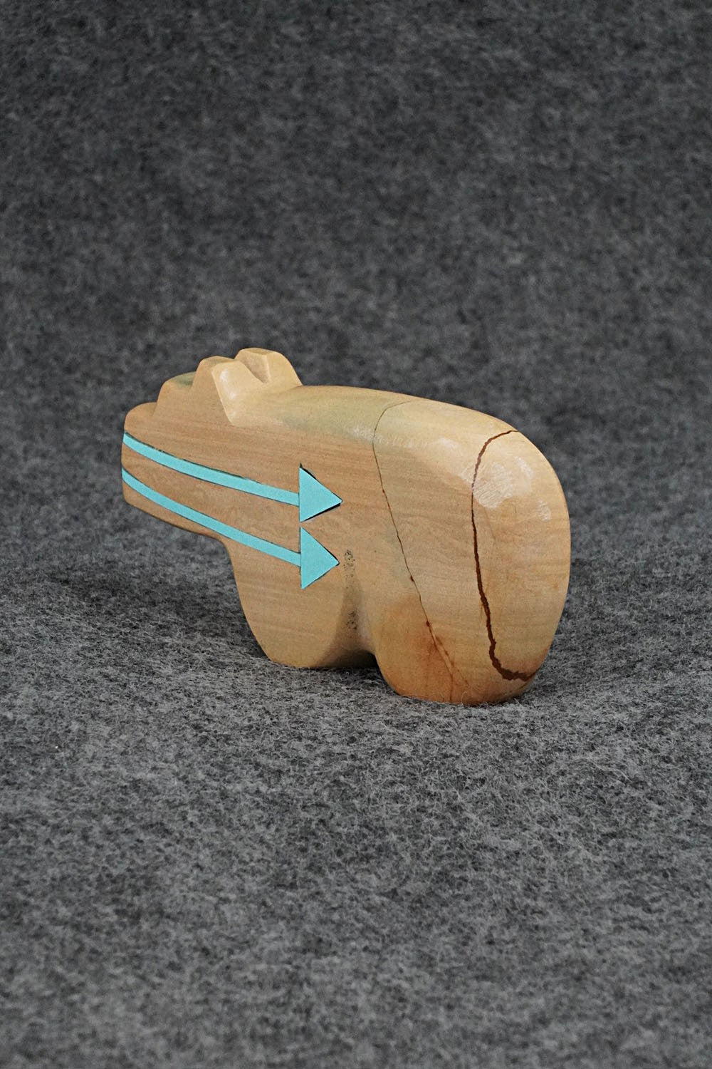 Bear Zuni Fetish Carving - Bernard Laiwakete