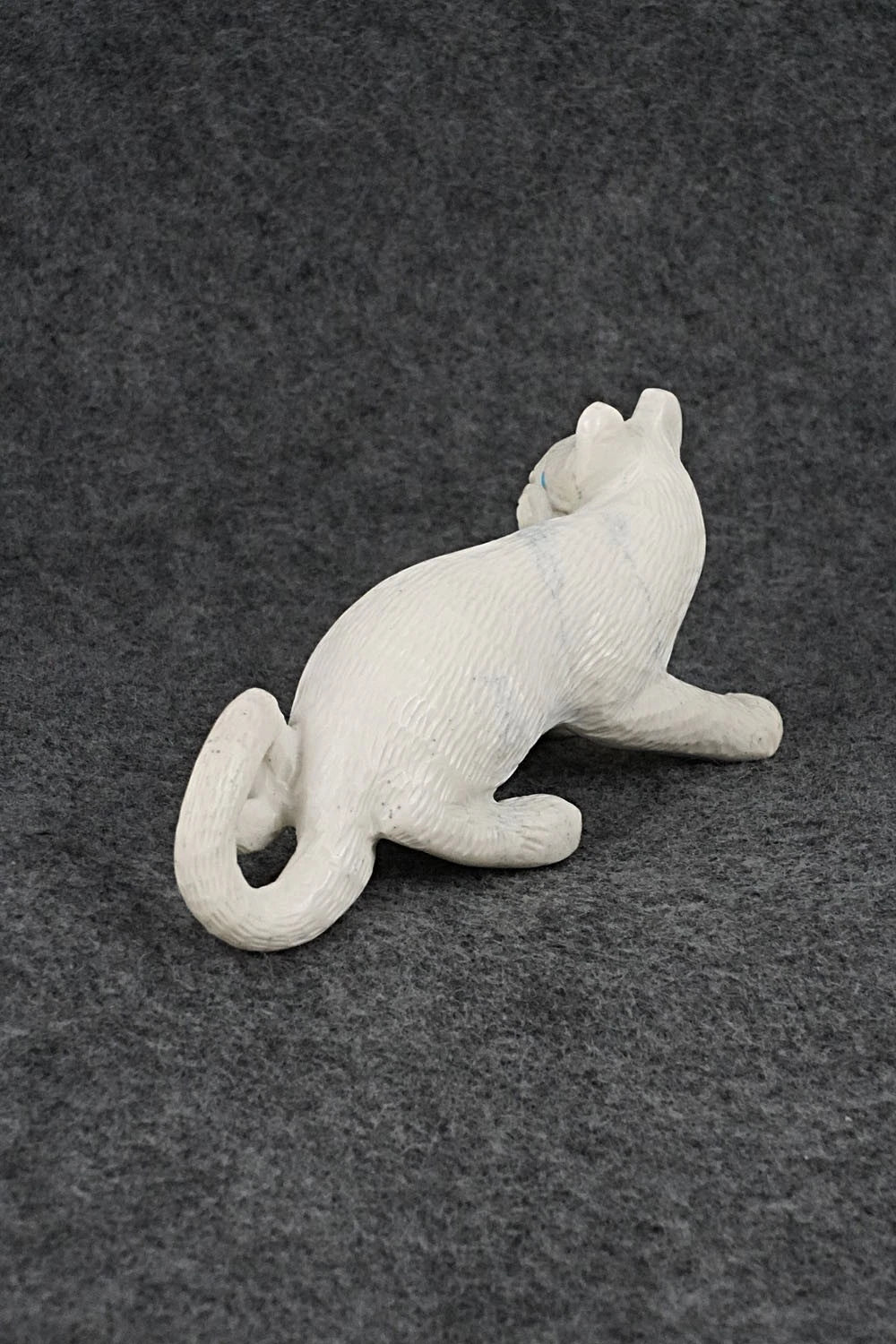 Mountain Lion Zuni Fetish Carving - Wilfred Cheama