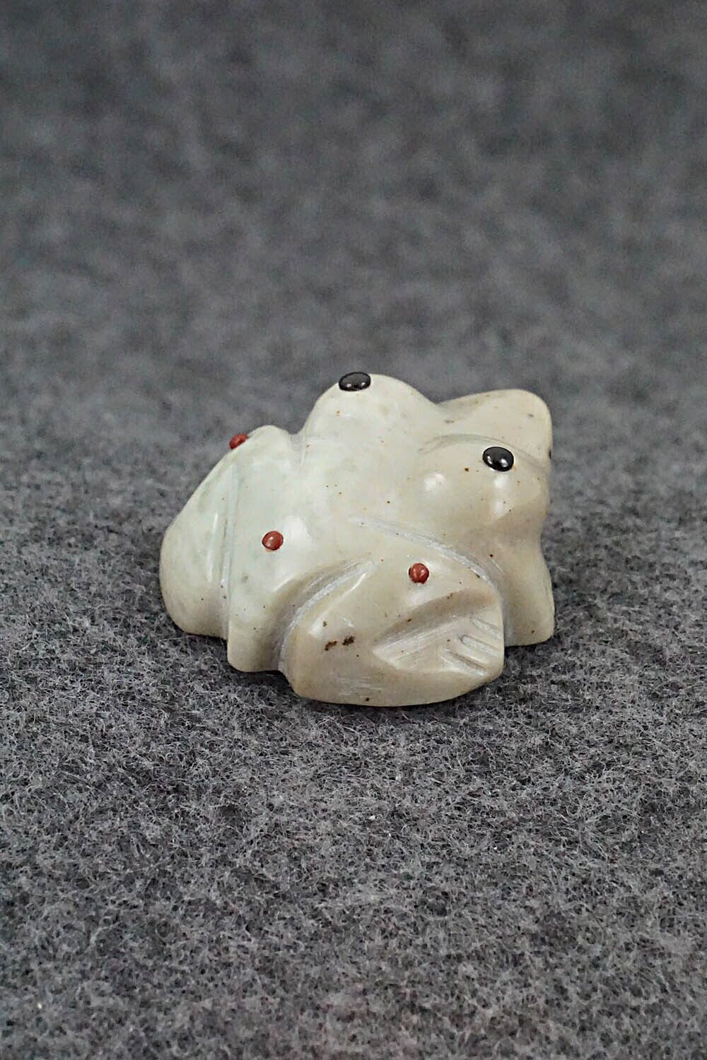 Frog Zuni Fetish Carving - Gordon Poncho