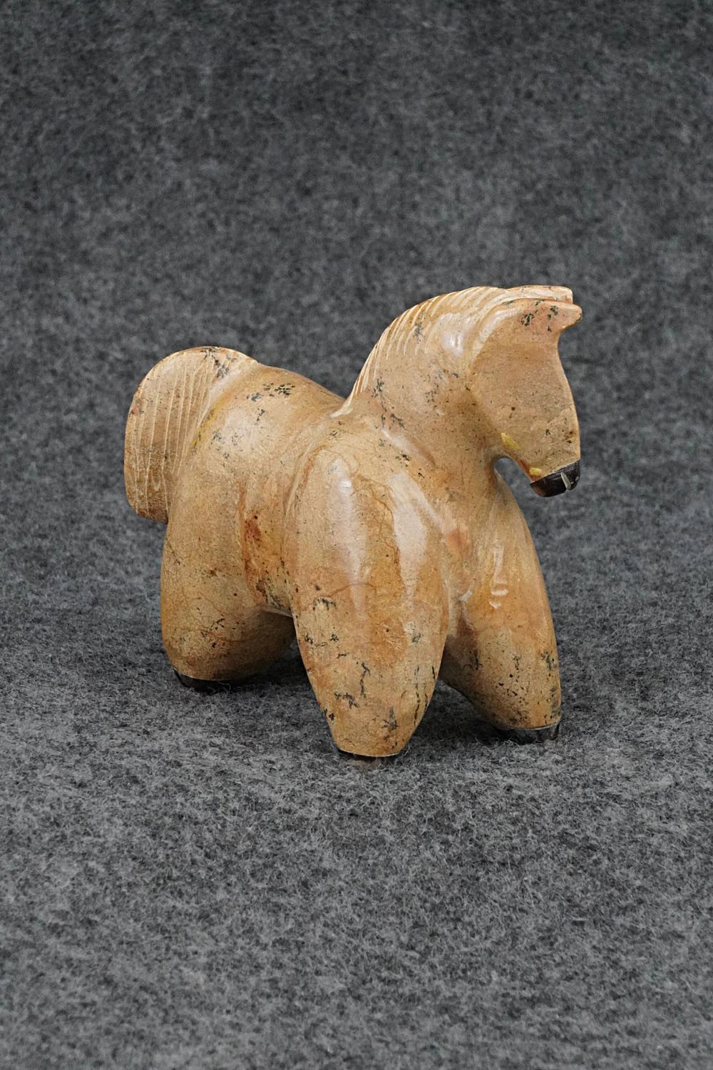 Horse Zuni Fetish Carving - Freddie Leekya