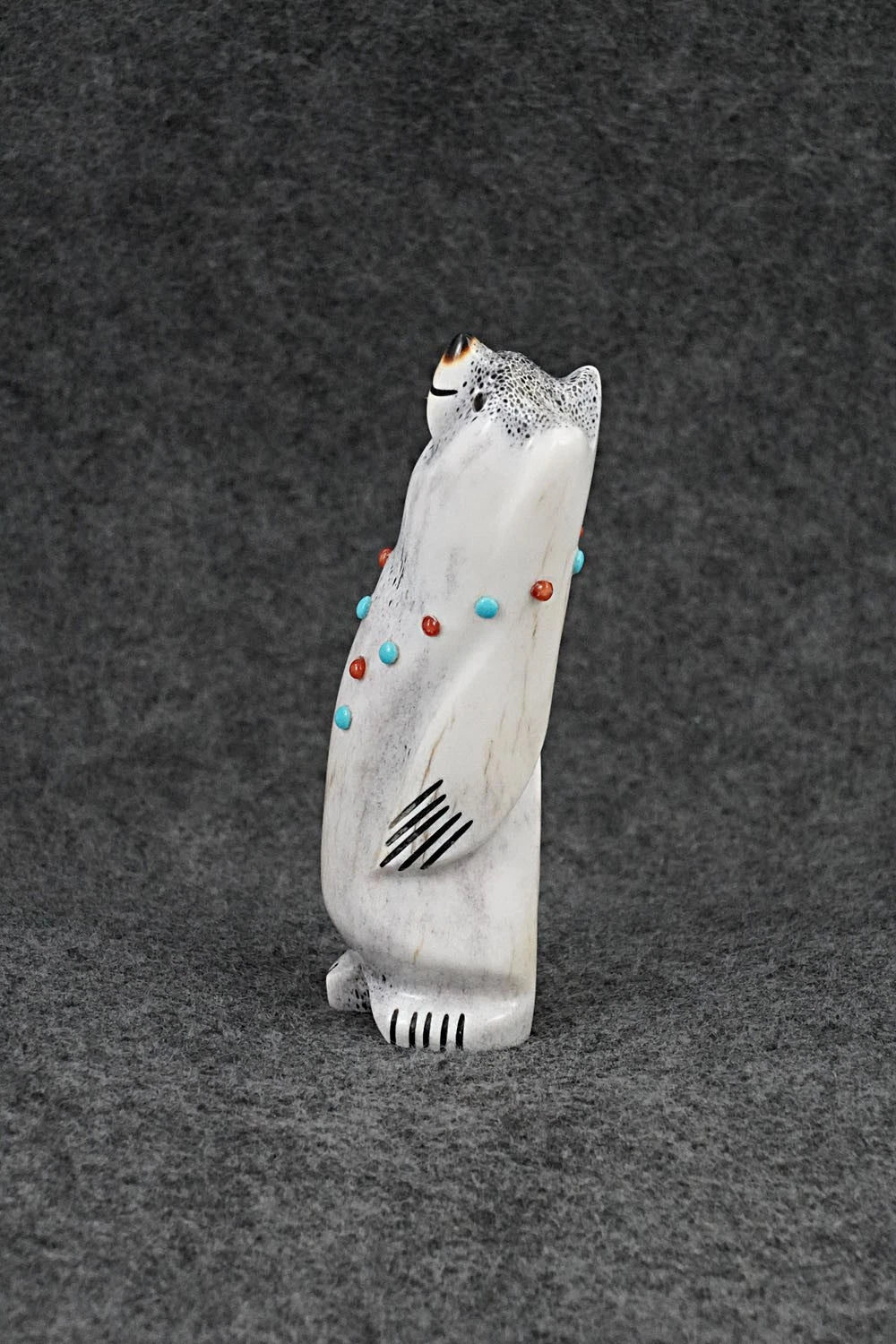 Bear Zuni Fetish Carving - Claudia Peina