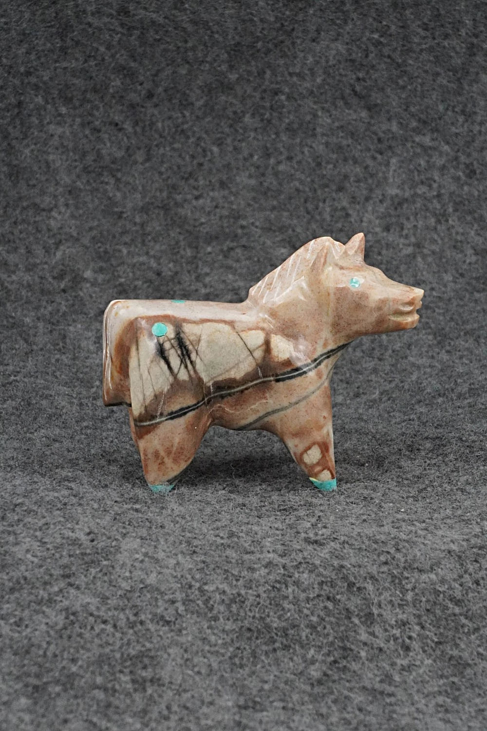 Horse Zuni Fetish Carving - Enrike Leekya
