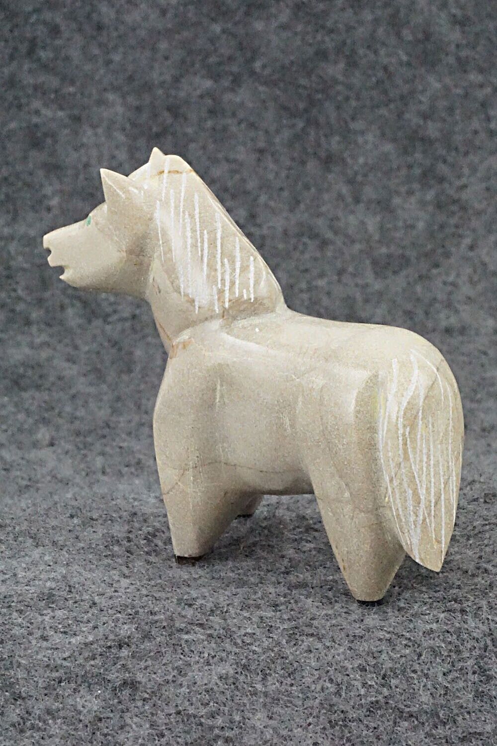 Horse Zuni Fetish Carving - Enrike Leekya