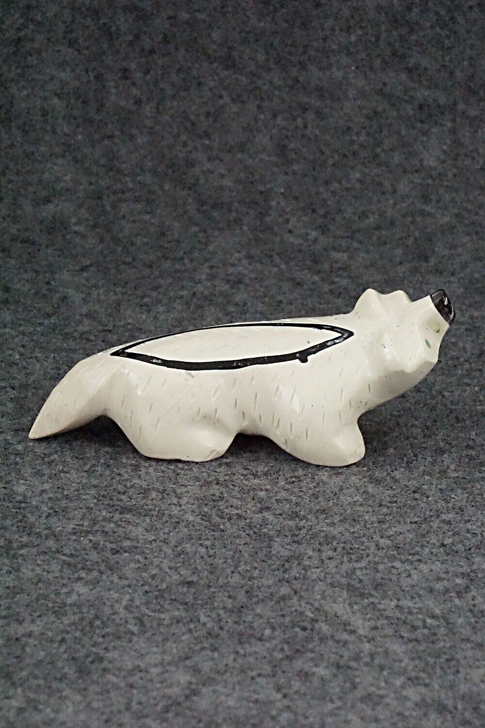 Badger Zuni Fetish Carving - Enrike Leekya