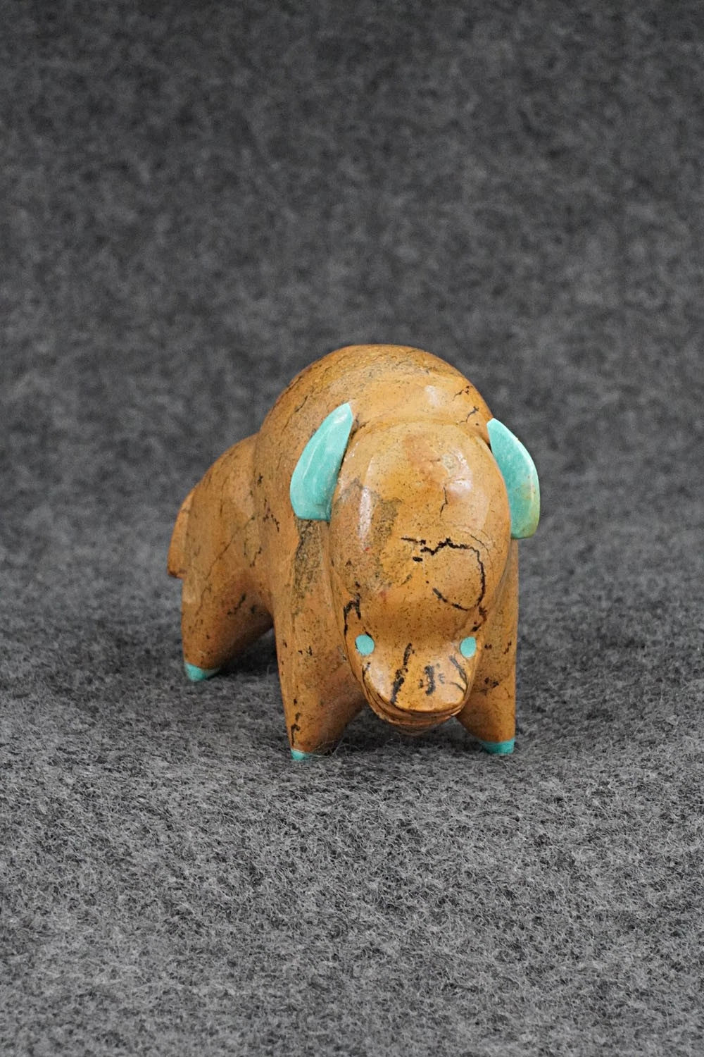 Buffalo Zuni Fetish Carving - Enrike Leekya