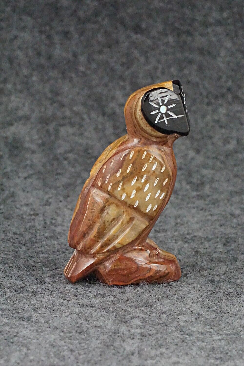 Owl Zuni Fetish Carving - Enrike Leekya