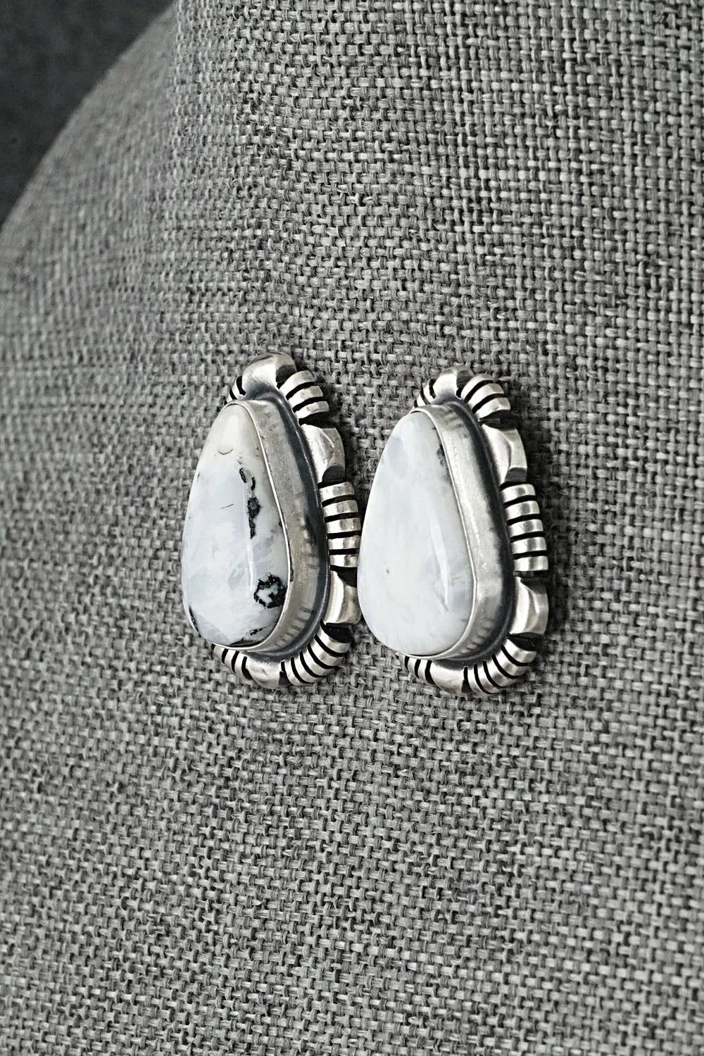 White Buffalo & Sterling Silver Necklace and Earrings Set - Mark Yazzie