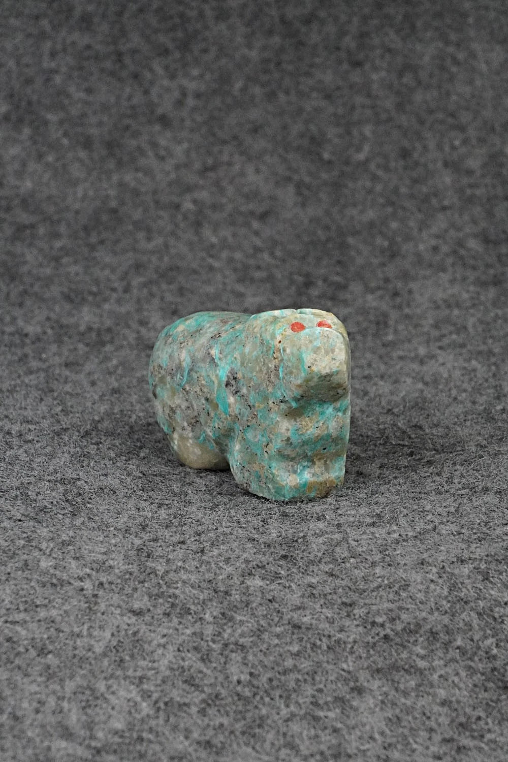 Bear Zuni Fetish Carving - Bernard Laiwekete