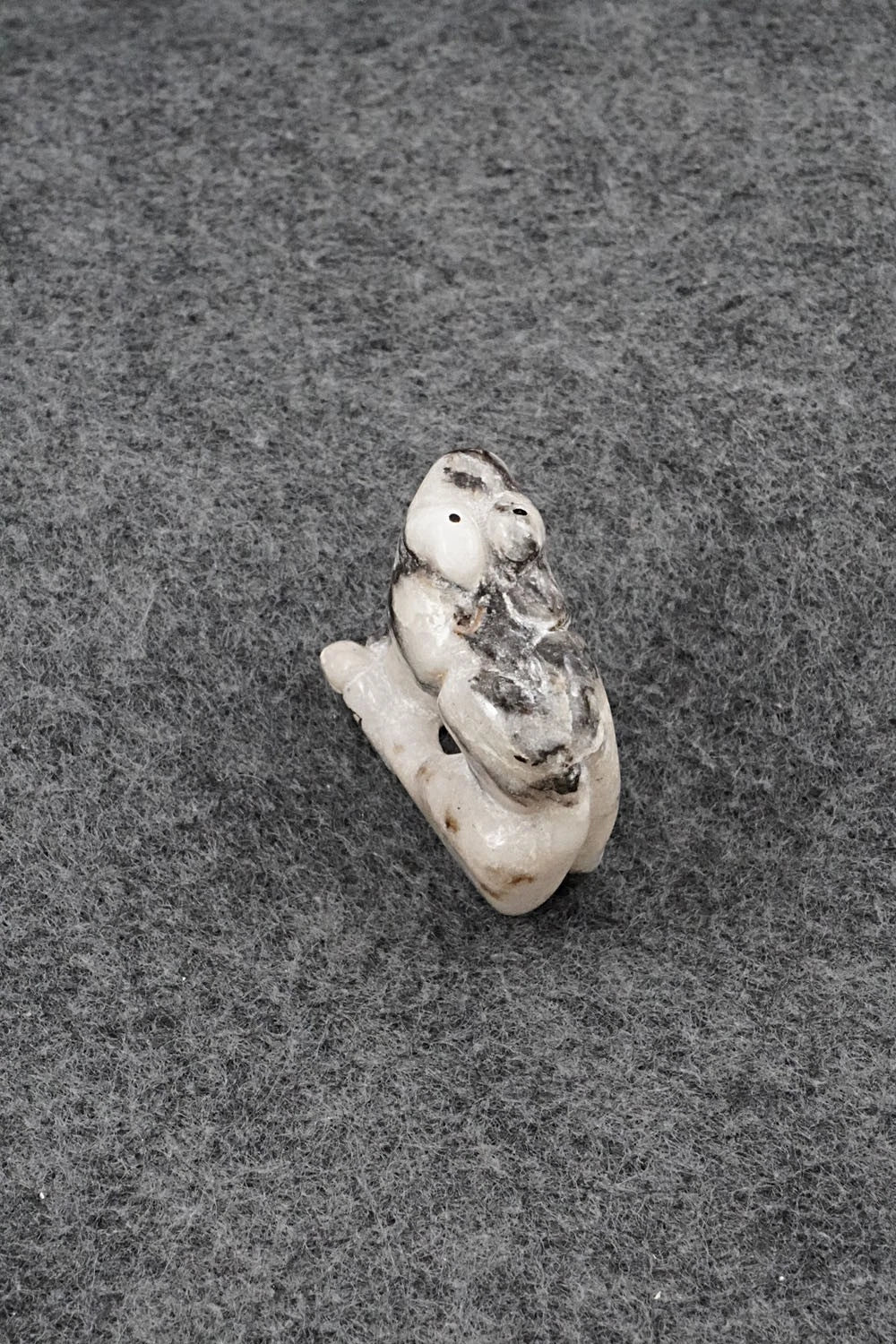 Bear Zuni Fetish Carving - Rick Kallestewa