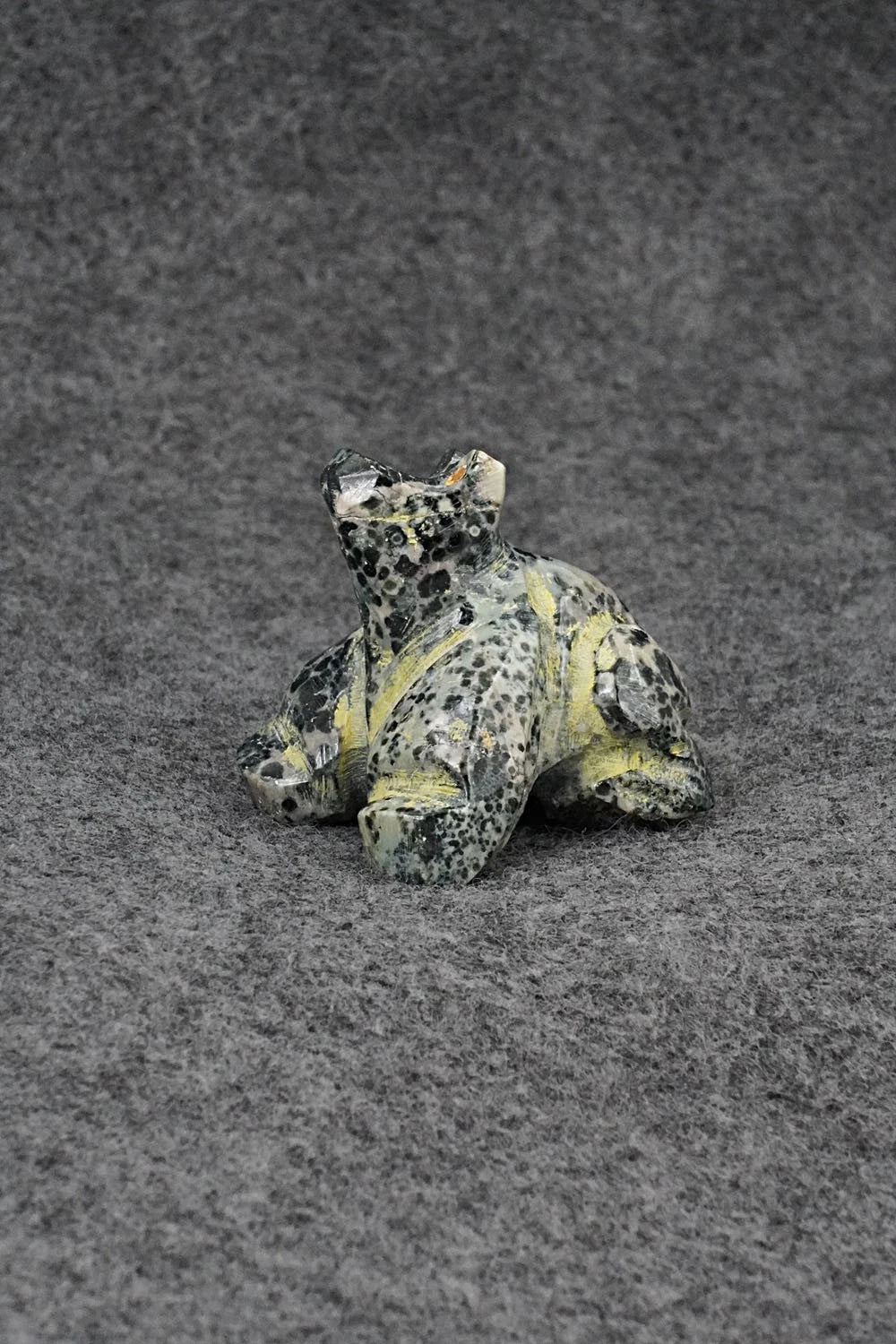 Frog Zuni Fetish Carving - Michael Mahooty