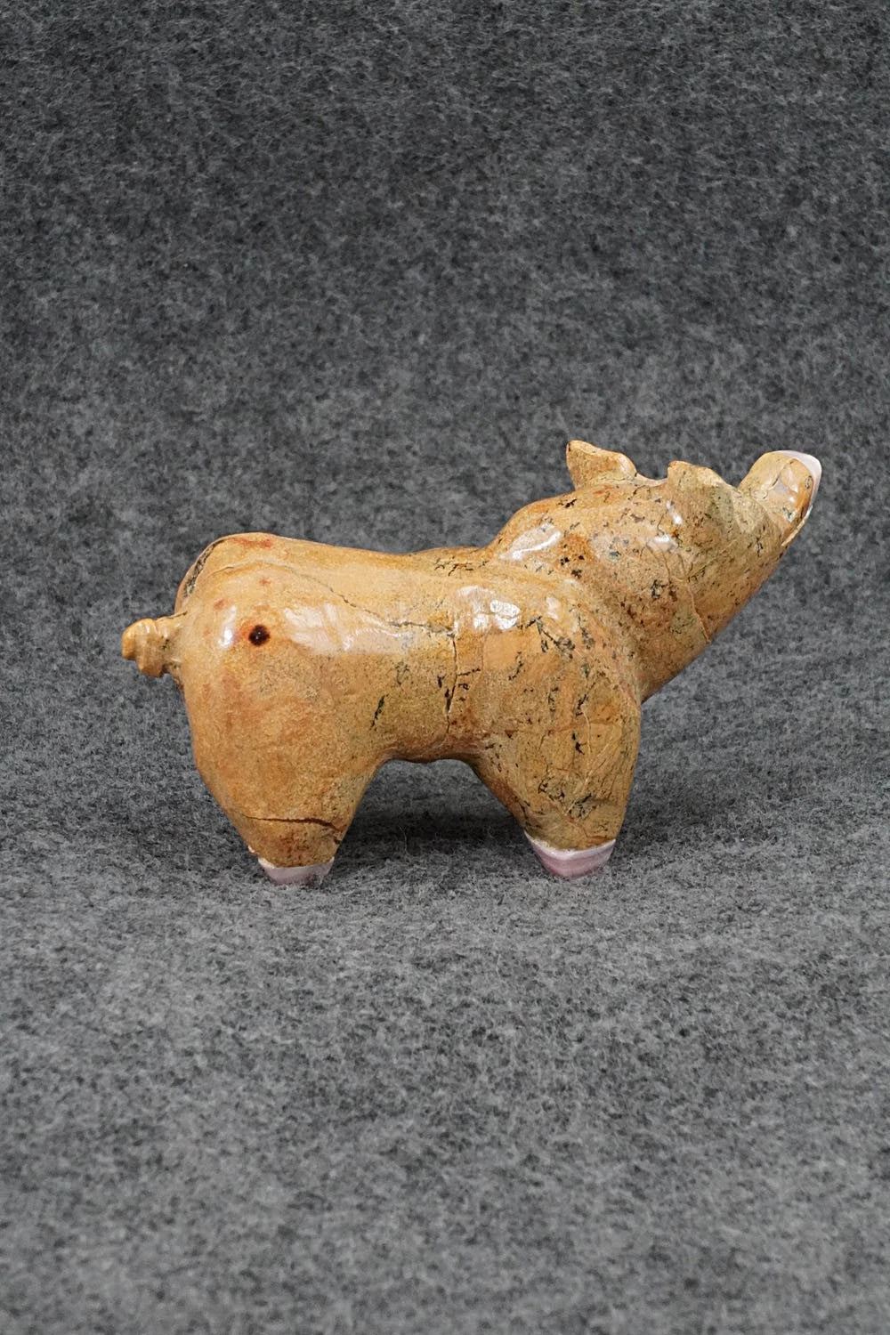 Pig Zuni Fetish Carving - Freddie Leekya