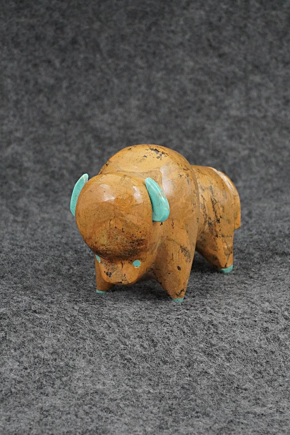 Buffalo Zuni Fetish Carving - Enrike Leekya