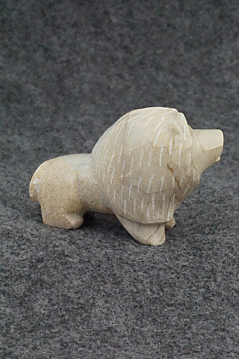 Lion Zuni Fetish Carving - Enrike Leekya