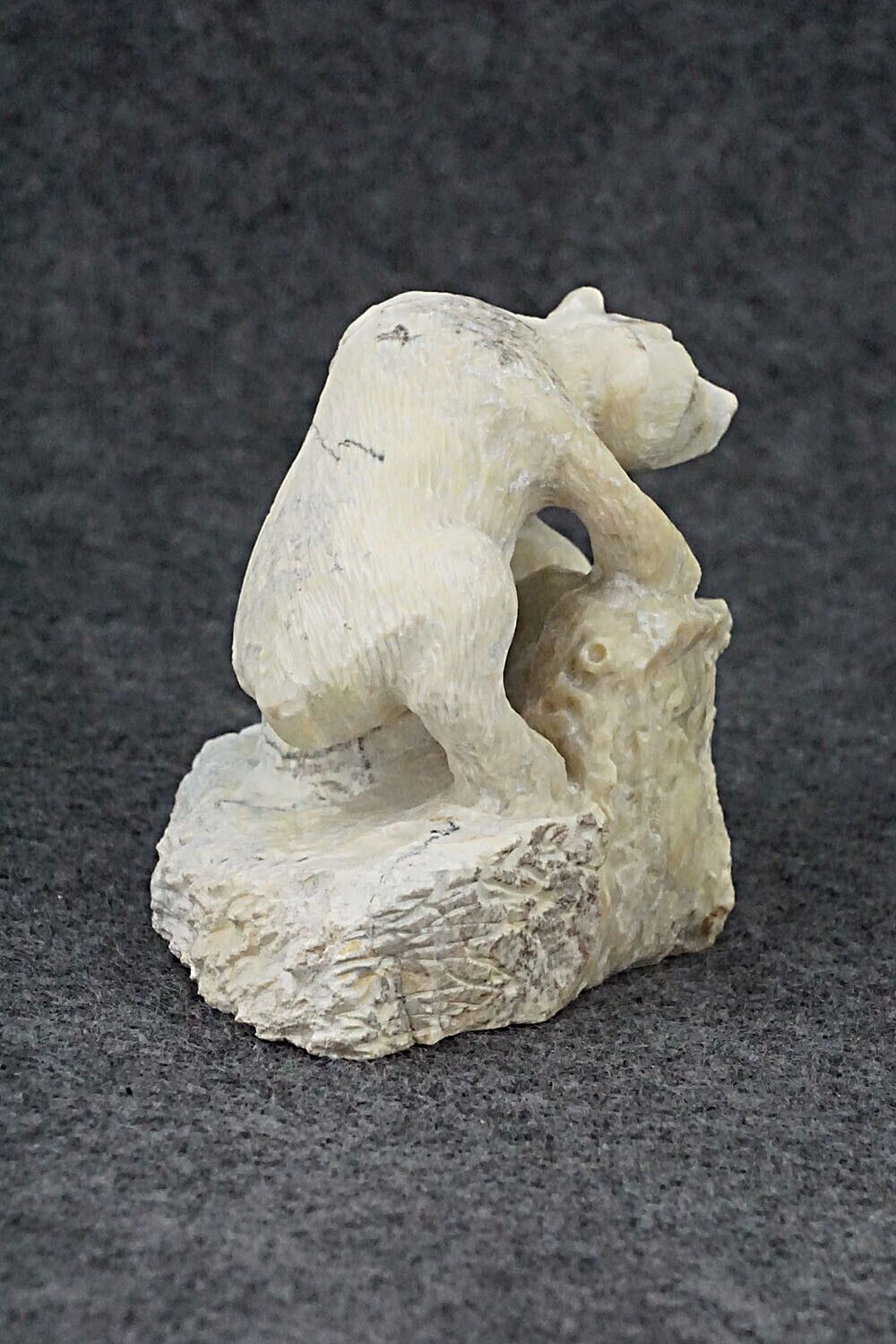 Bear Zuni Fetish Carving - Anthony Mecale
