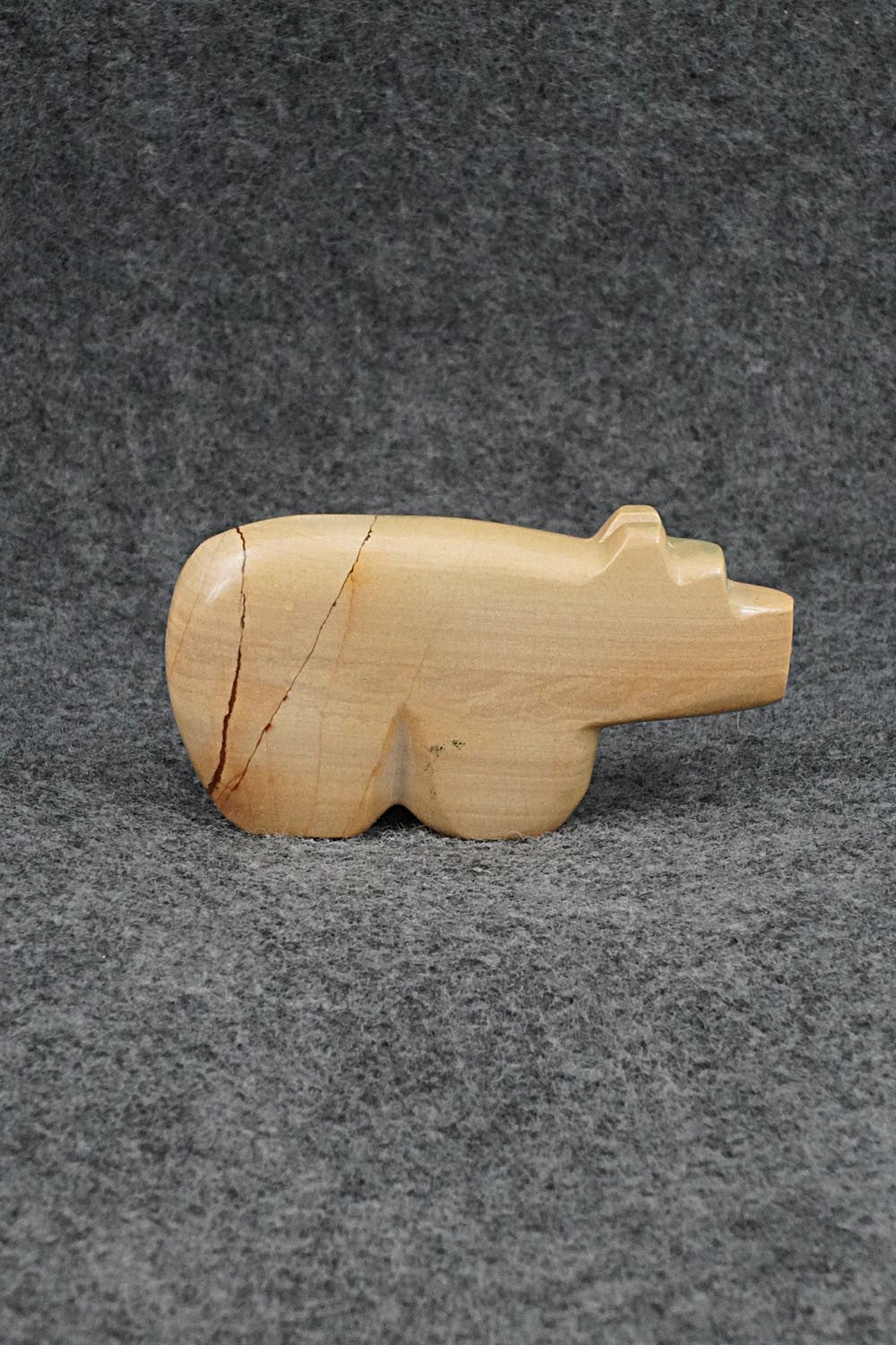 Bear Zuni Fetish Carving - Bernard Laiwakete