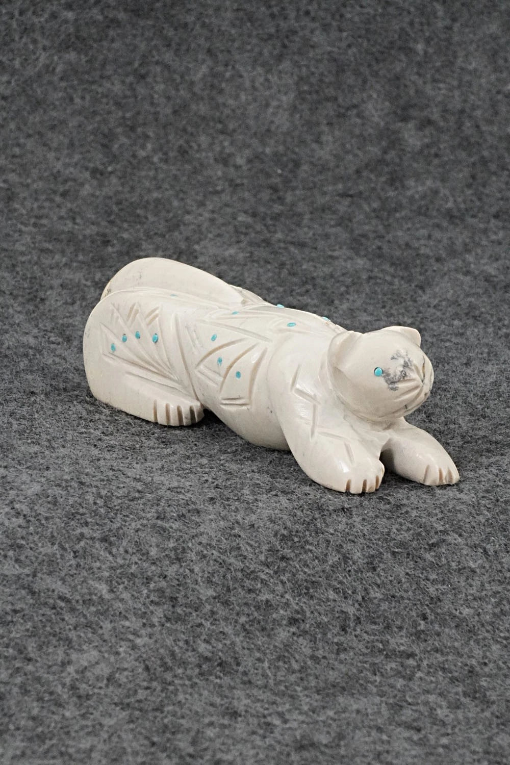 Mountain Lion Zuni Fetish Carving - Adrian Cachini