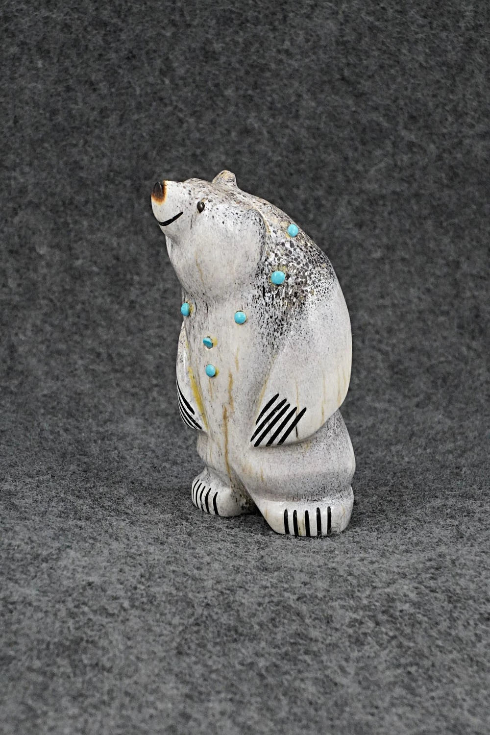 Bear Zuni Fetish Carving - Claudia Peina