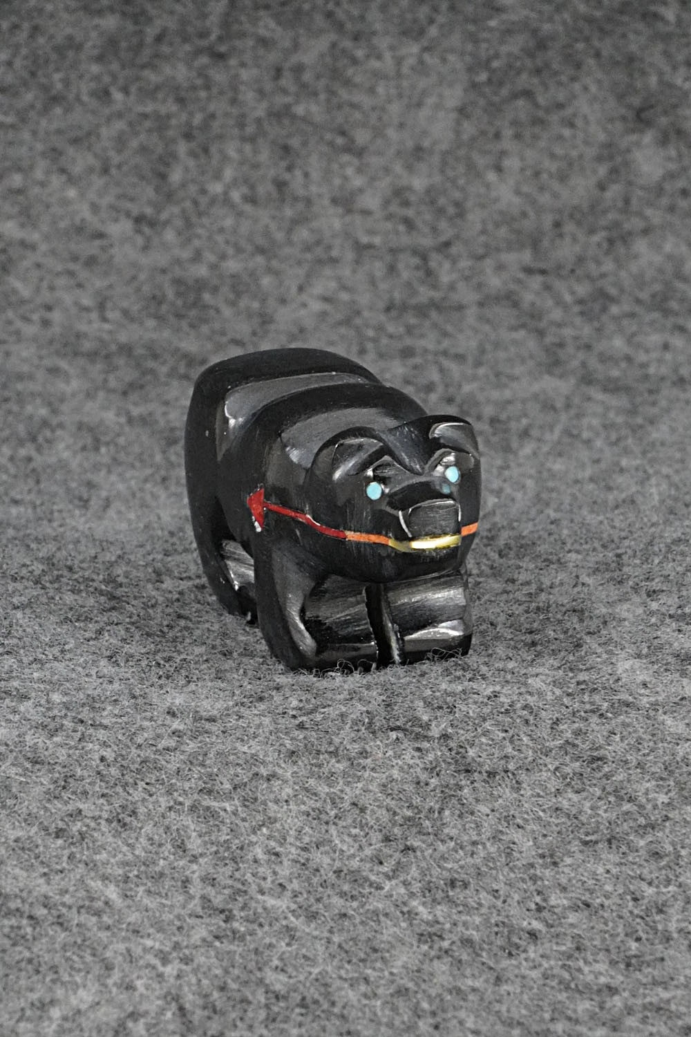Bear Zuni Fetish Carving - Andres Lementino