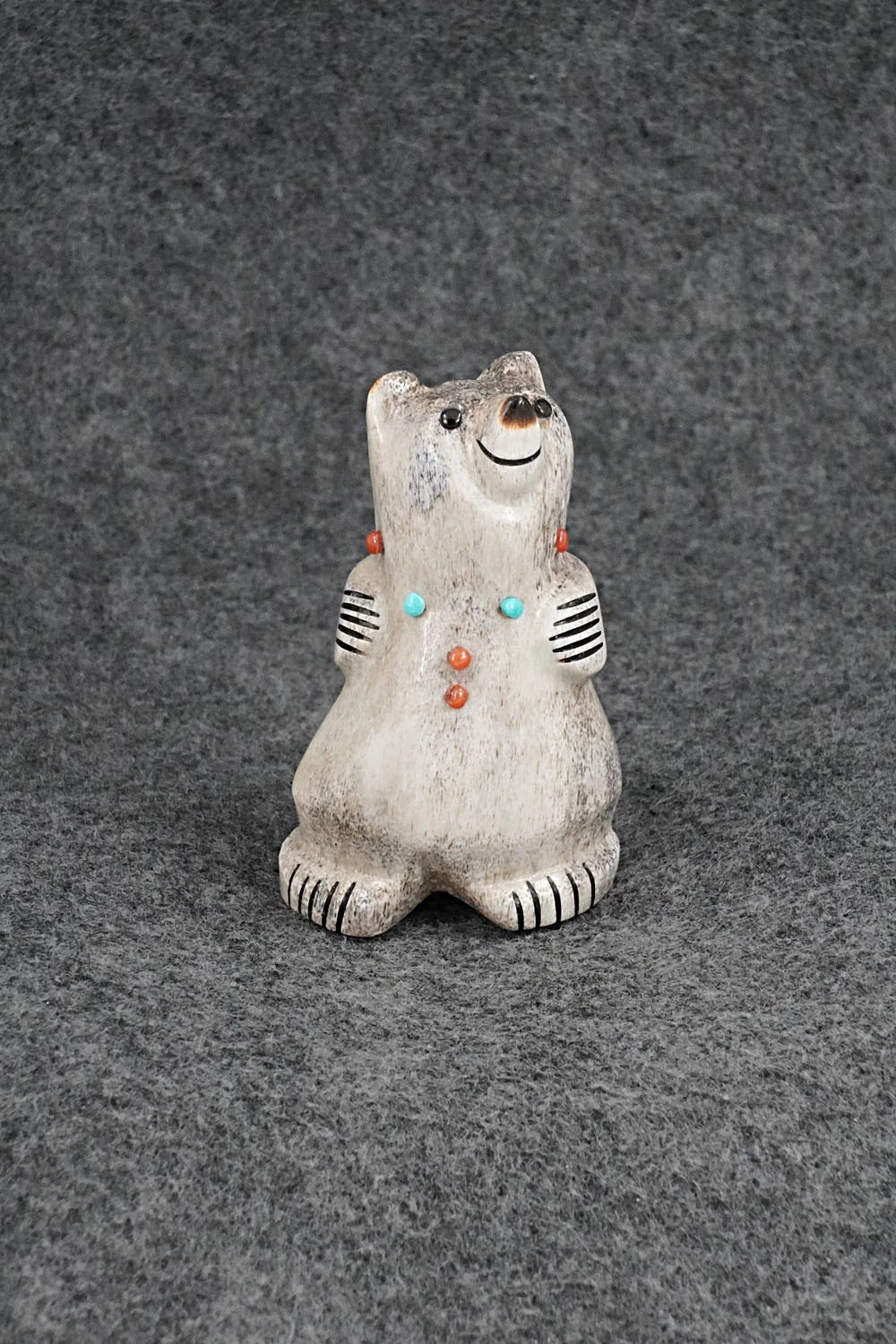 Bear Zuni Fetish Carving - Claudia Peina