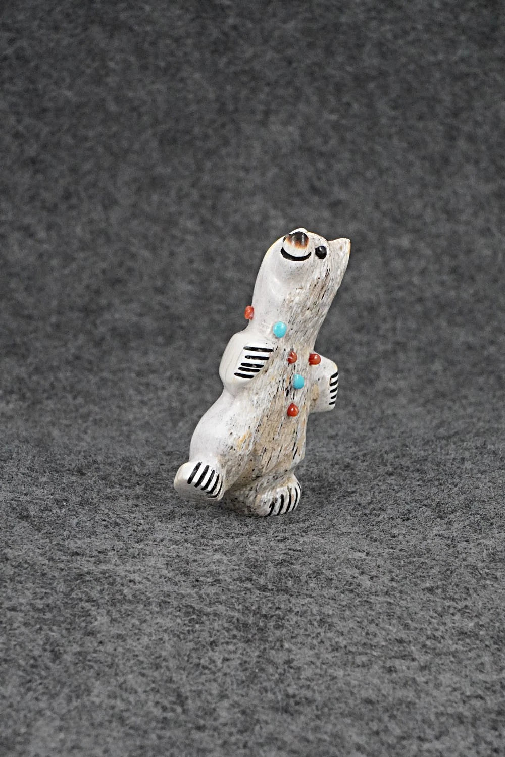 Bear Zuni Fetish Carving - Claudia Peina