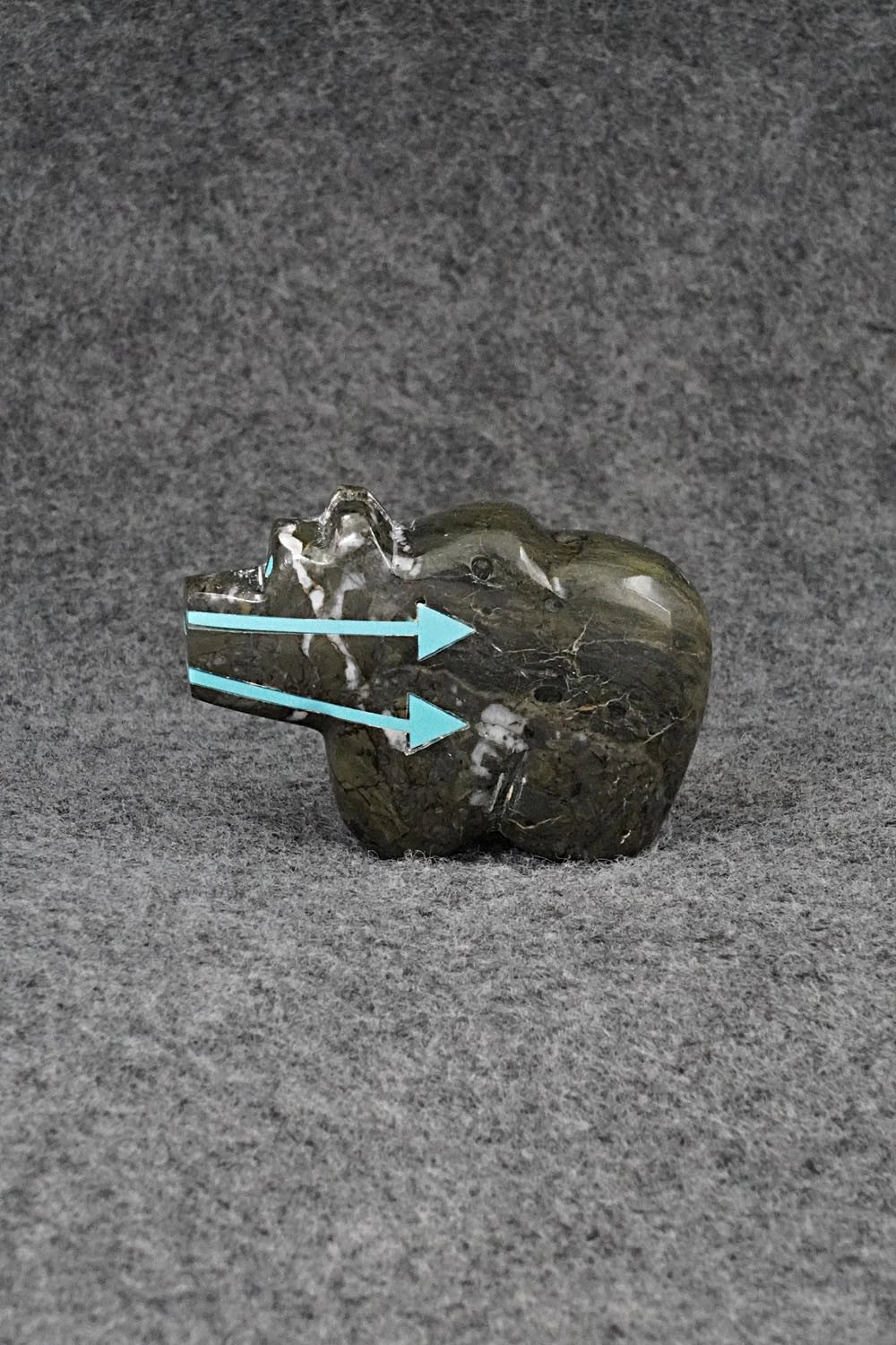 Bear Zuni Fetish Carving - Bernard Laiwakete