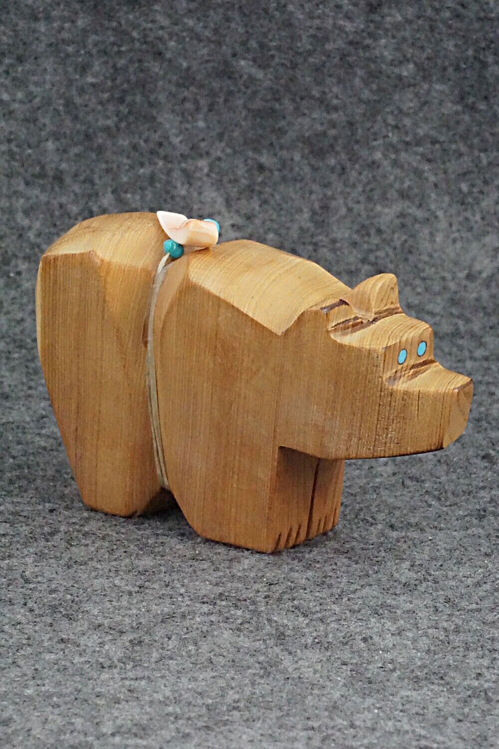 Bear Zuni Fetish Carving - Bernard Laiwakete