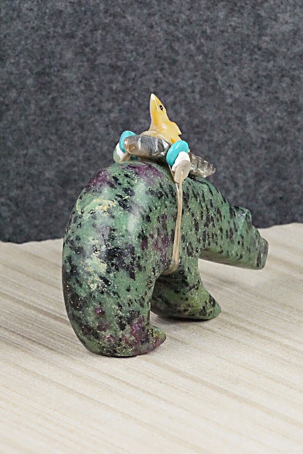 Bear Zuni Fetish Carving - Fernando Laiwakete