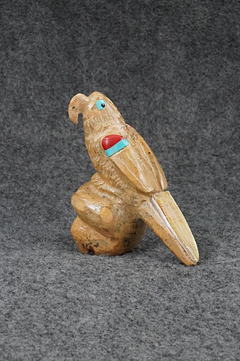 Parrot Zuni Fetish Carving - Freddie Leekya