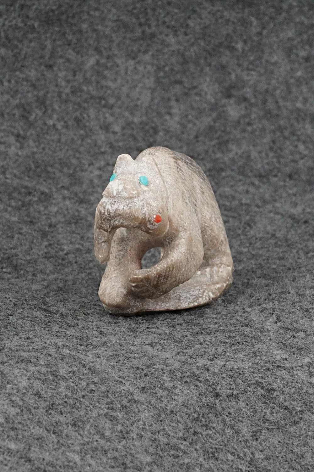 Bear Zuni Fetish Carving - Derrick Kammasee