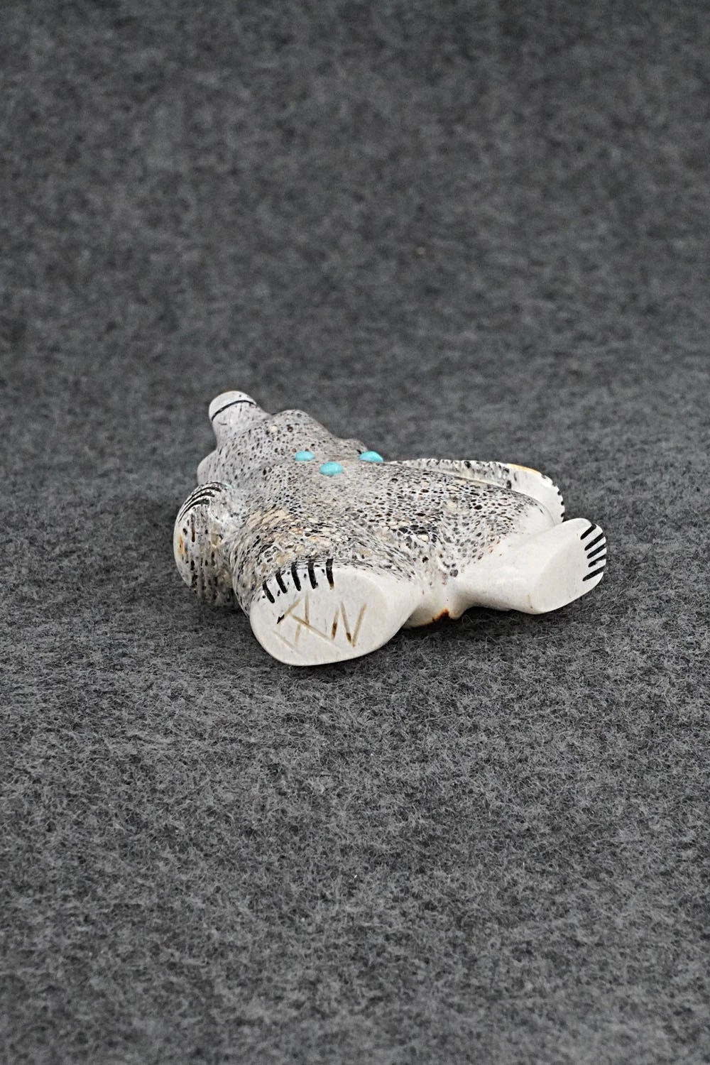 Bear Zuni Fetish Carving - Claudia Peina