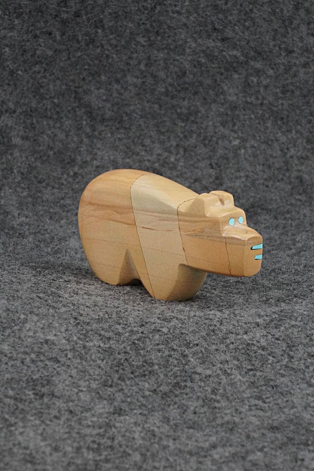 Bear Zuni Fetish Carving - Bernard Laiwakete