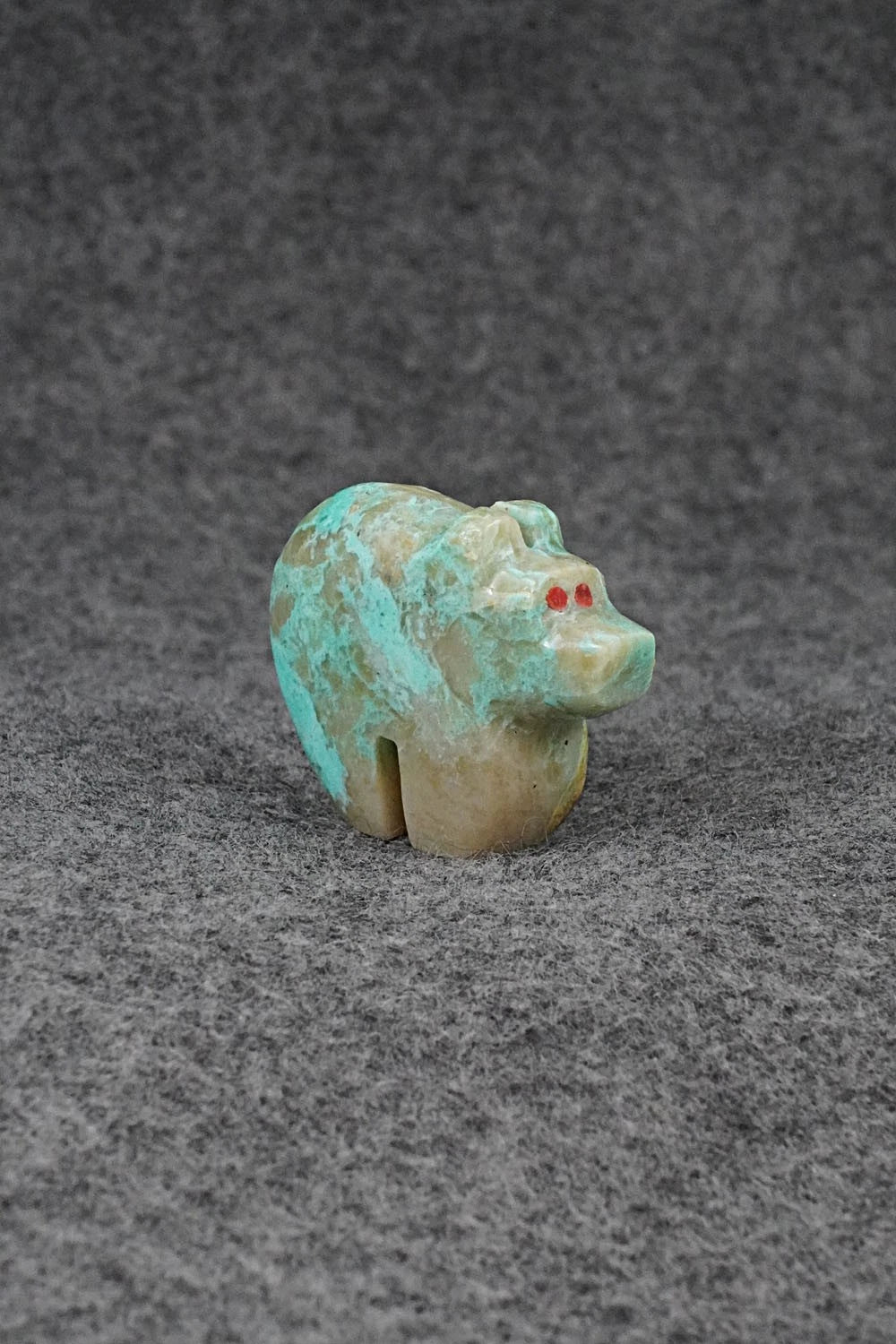 Bear Zuni Fetish Carving - Bernard Laiwekete