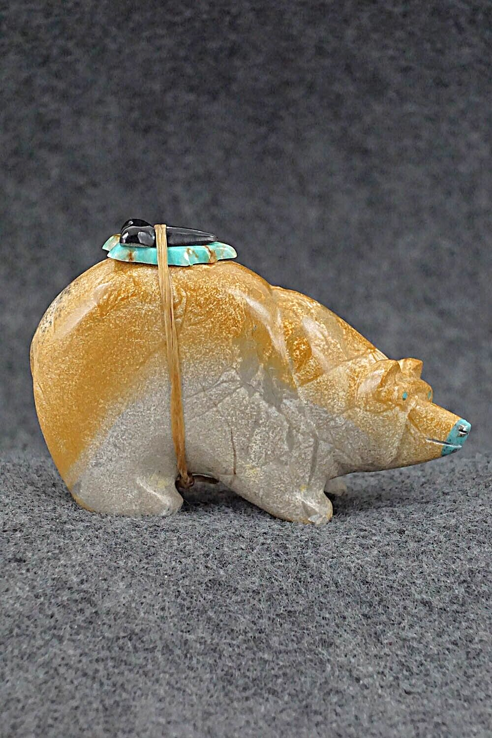 Bear Zuni Fetish Carving - Enrike Leekya