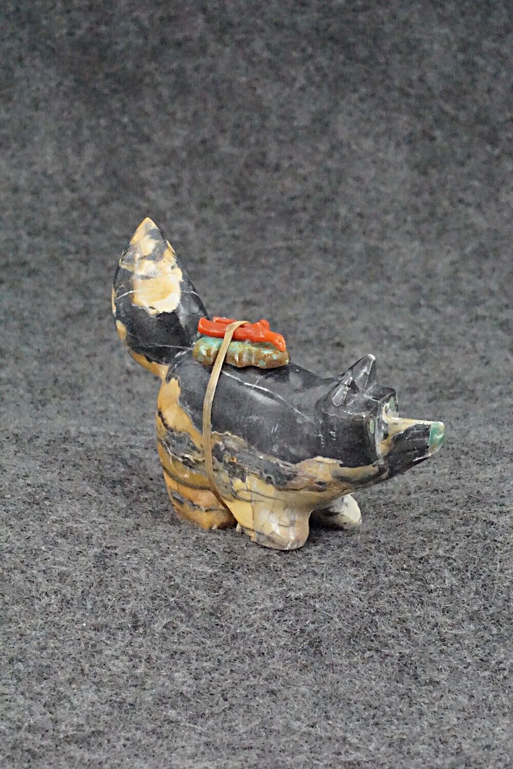 Wolf Zuni Fetish Carving - Enrike Leekya