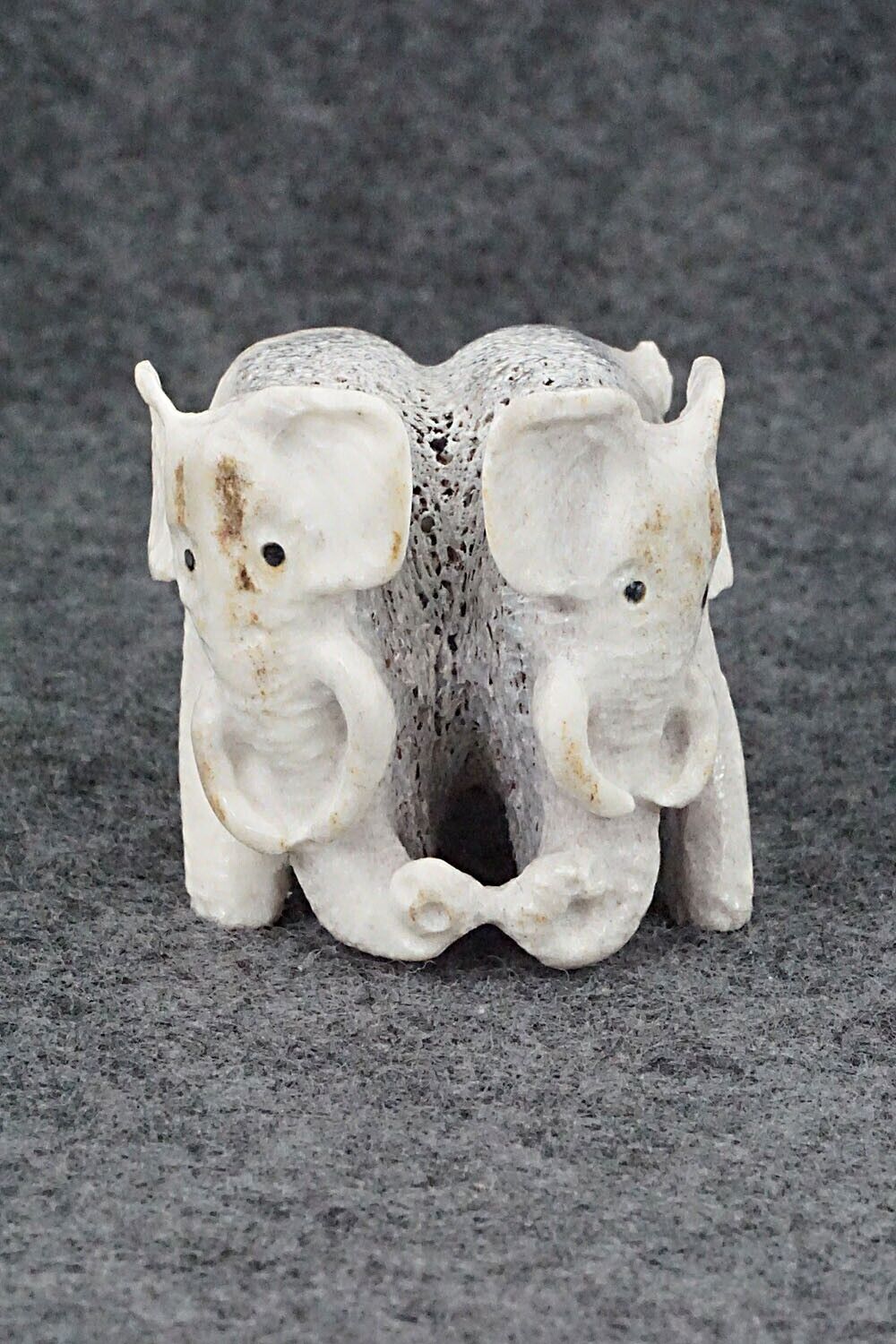 Elephants Zuni Fetish Carving - Maxx Laate